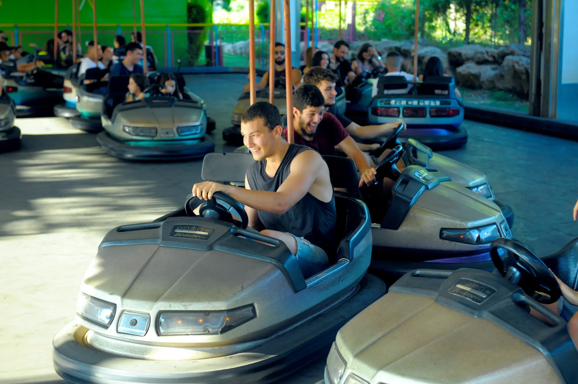 מכוניות מתנגשות סופרלנד (1)