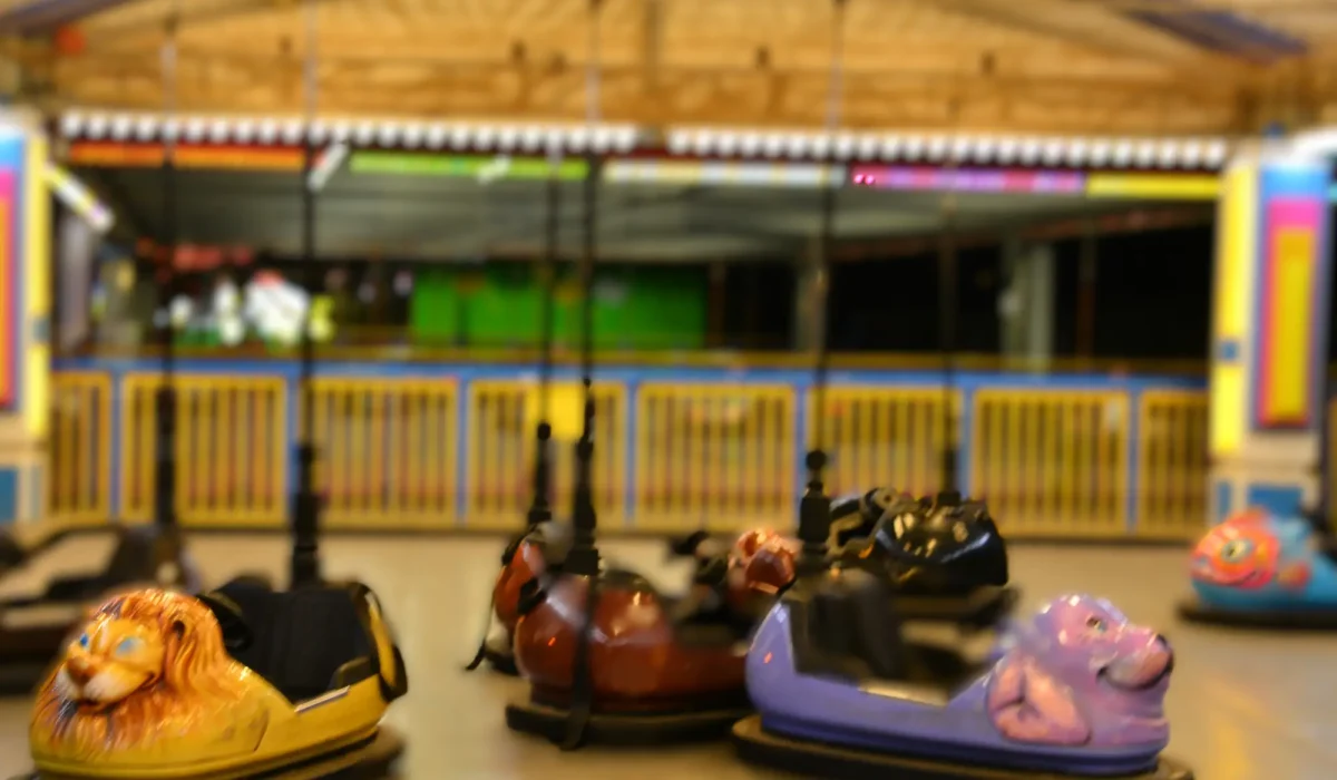 מיני מכוניות מתנגשות 73