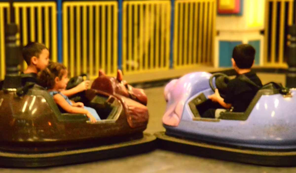 מיני מכוניות מתנגשות 77