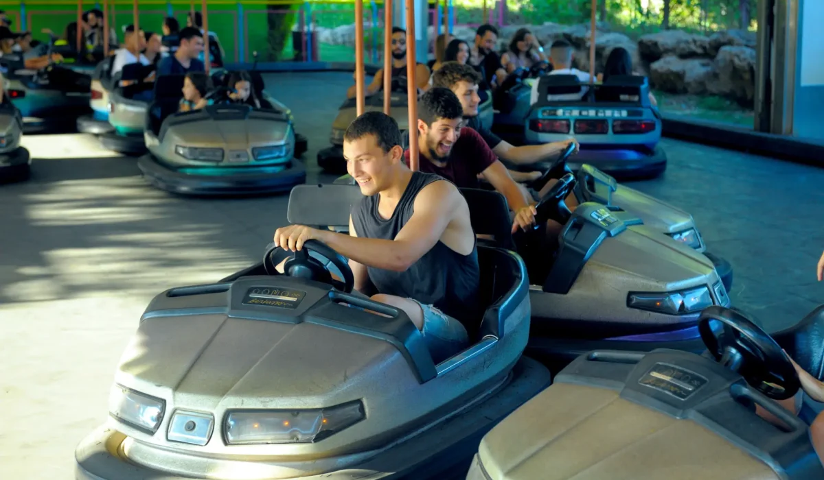 מכוניות מתנגשות סופרלנד (1)