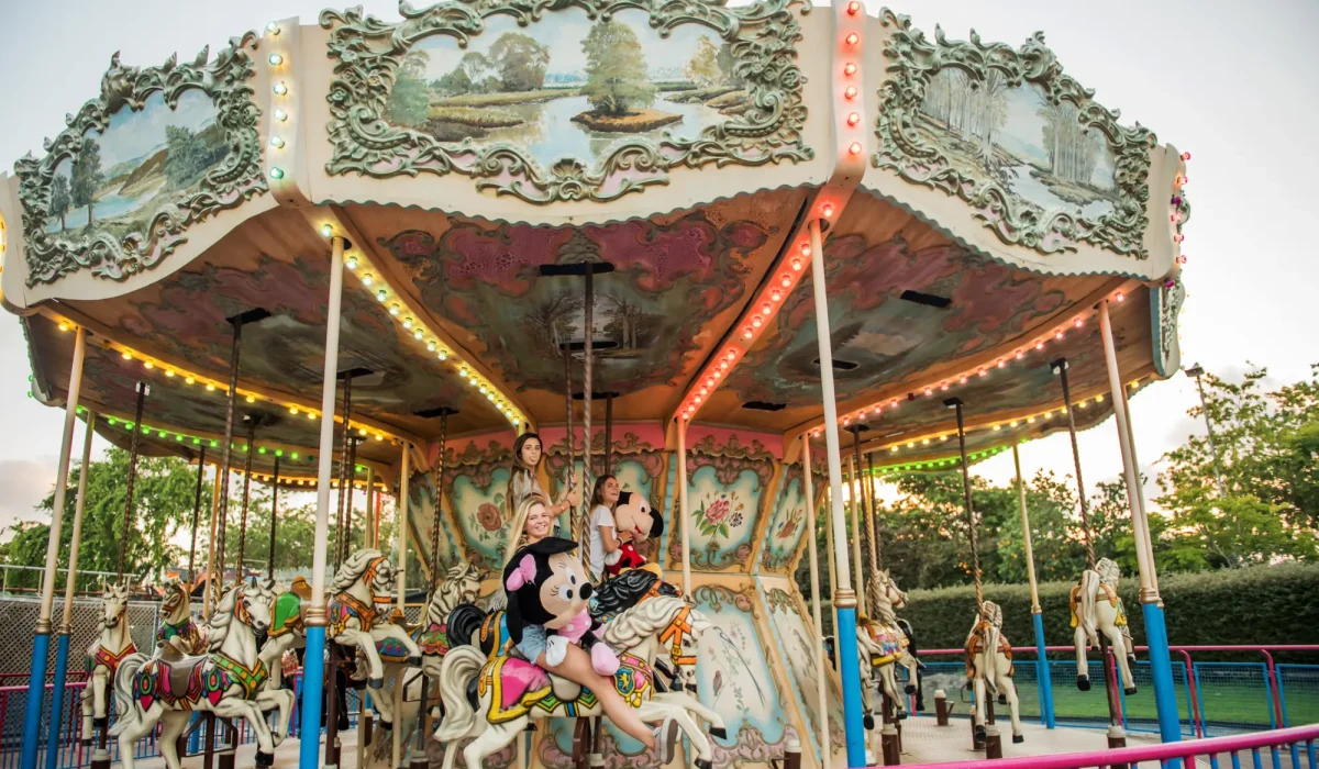 קרוסלת הסוסים סופרלנד (2)